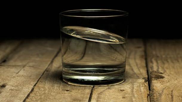 Air dalam gelas